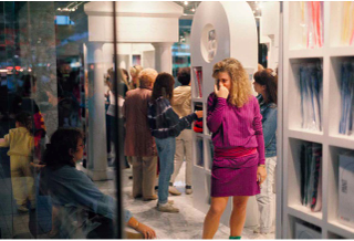 Illustration for article titled 11 Photos of 1980s Malls That Will, Like, Totally Blow Your Mind